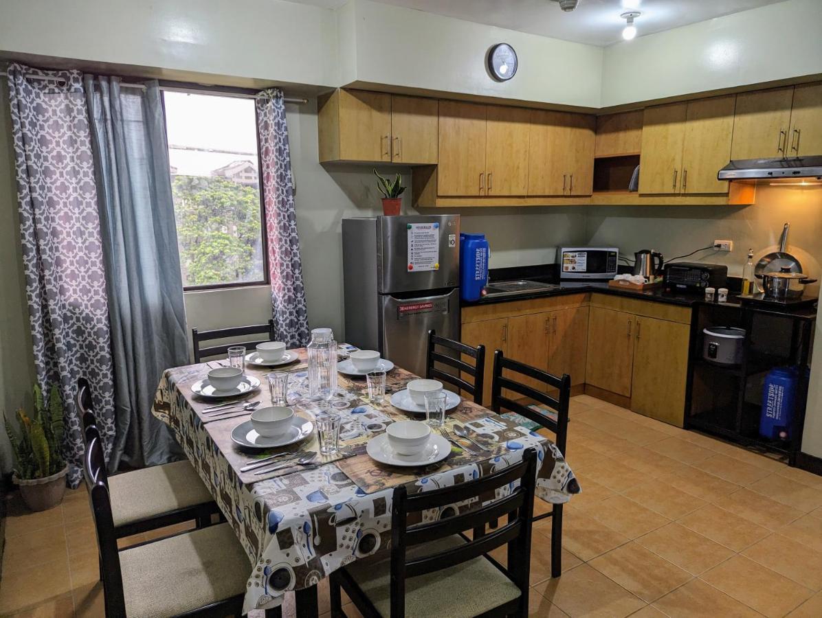 Acacia Estates' The Getaway Taguig Jade Tower Manila Exterior foto