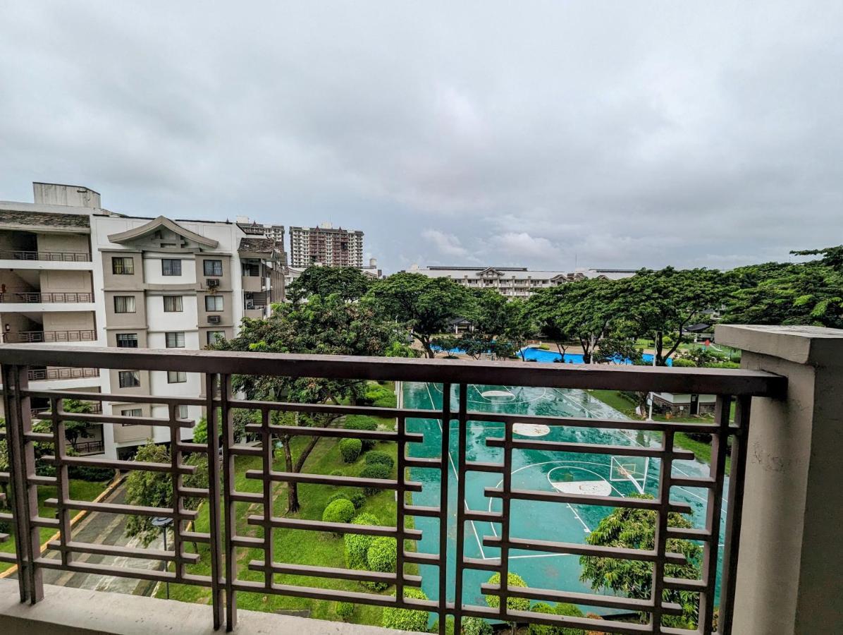 Acacia Estates' The Getaway Taguig Jade Tower Manila Exterior foto